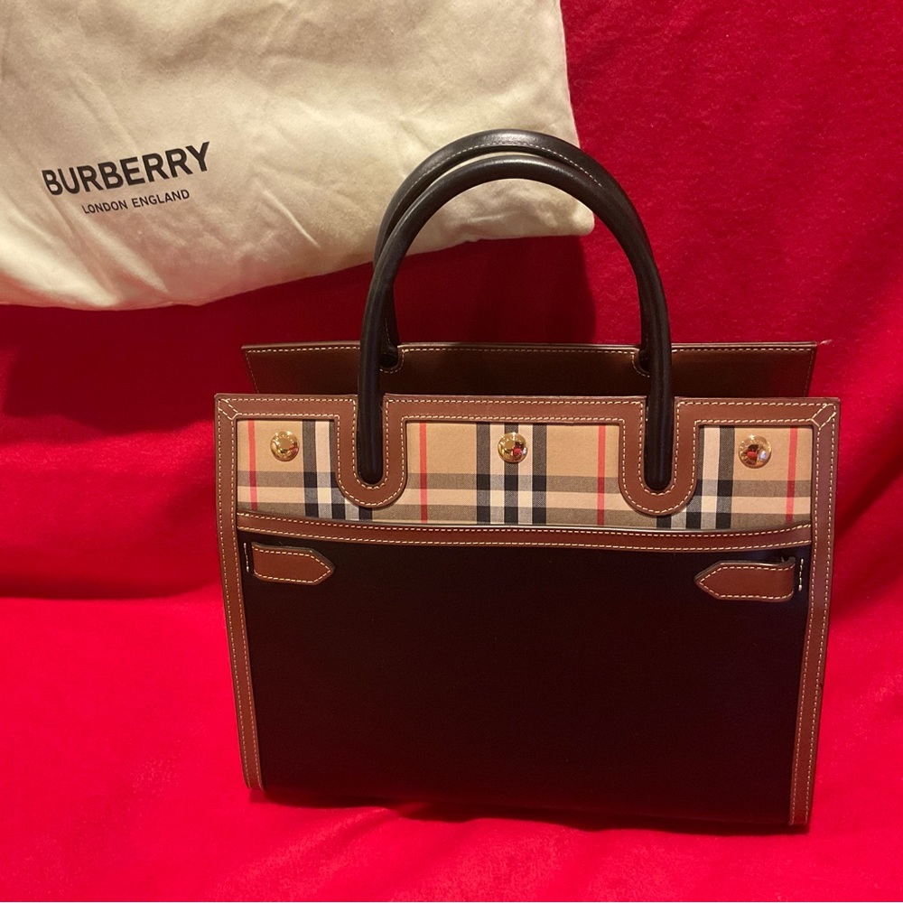 Burberry small title leather & vintage check. L12.2 /H10/W6